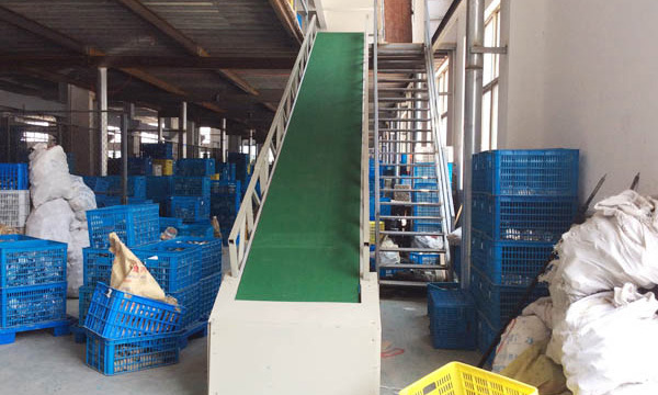 Floor conveyor line